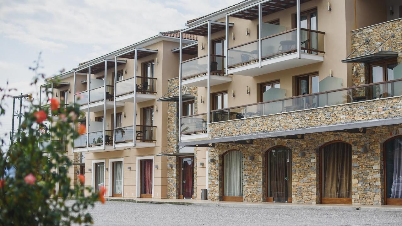 Valis Resort Hotel Volos Exterior photo Residential complex in the village