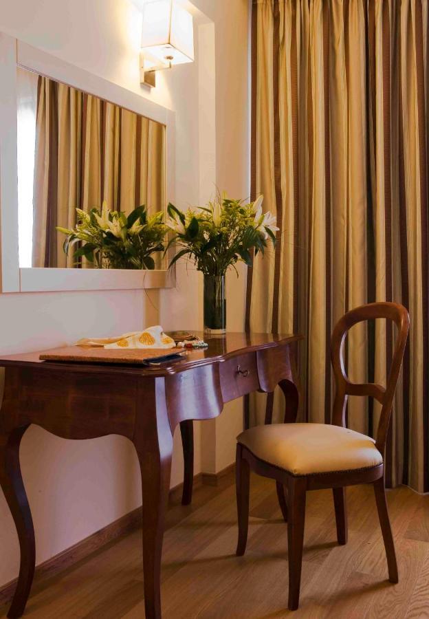 Valis Resort Hotel Volos Exterior photo A table with a chair