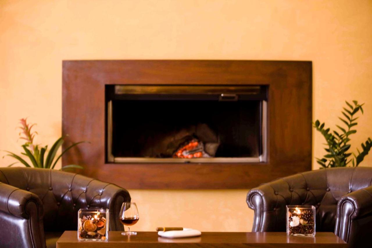 Valis Resort Hotel Volos Exterior photo A fireplace