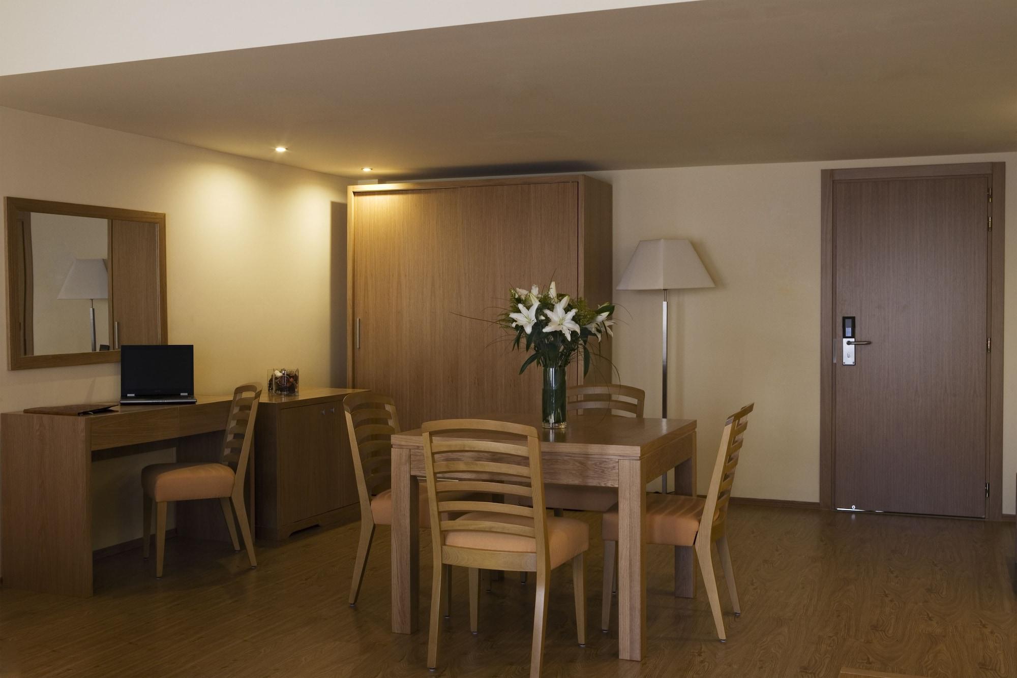 Valis Resort Hotel Volos Exterior photo A room at the hotel