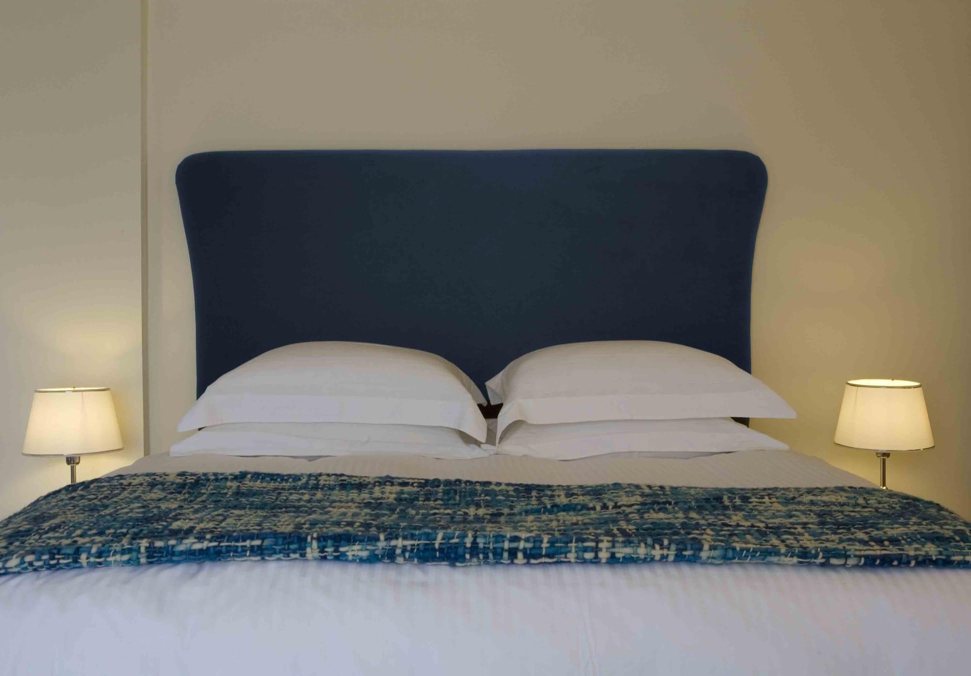 Valis Resort Hotel Volos Exterior photo A bed with a blue headboard
