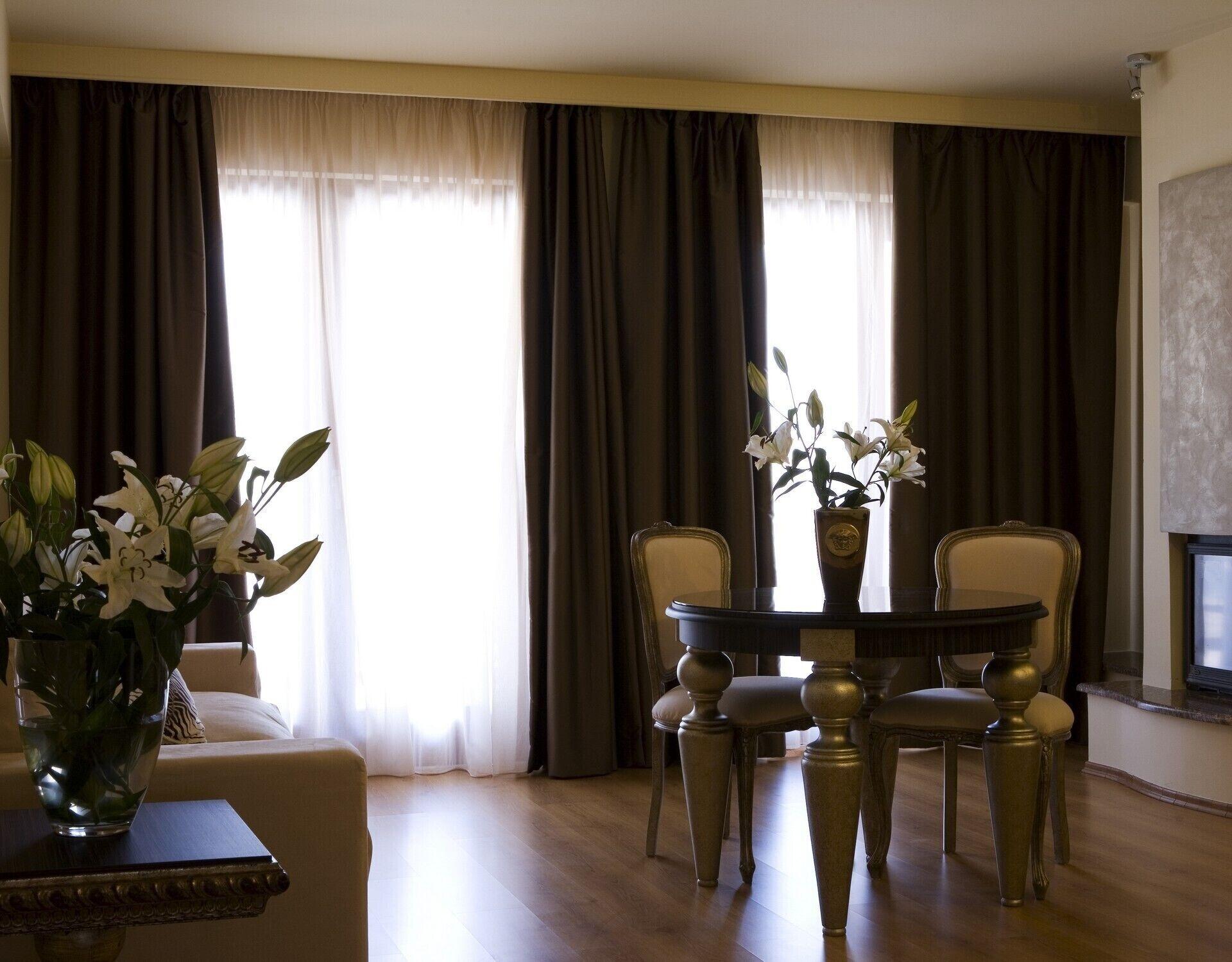 Valis Resort Hotel Volos Exterior photo A room with curtains