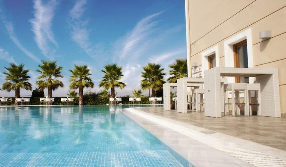 Valis Resort Hotel Volos Exterior photo The pool at the hotel